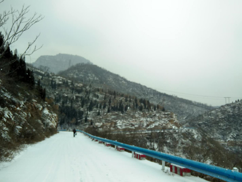 千山鳥飛絕,萬徑人蹤滅